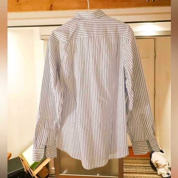 Banana  Republic stripped blue button down no iron - Picture 4 of 5
